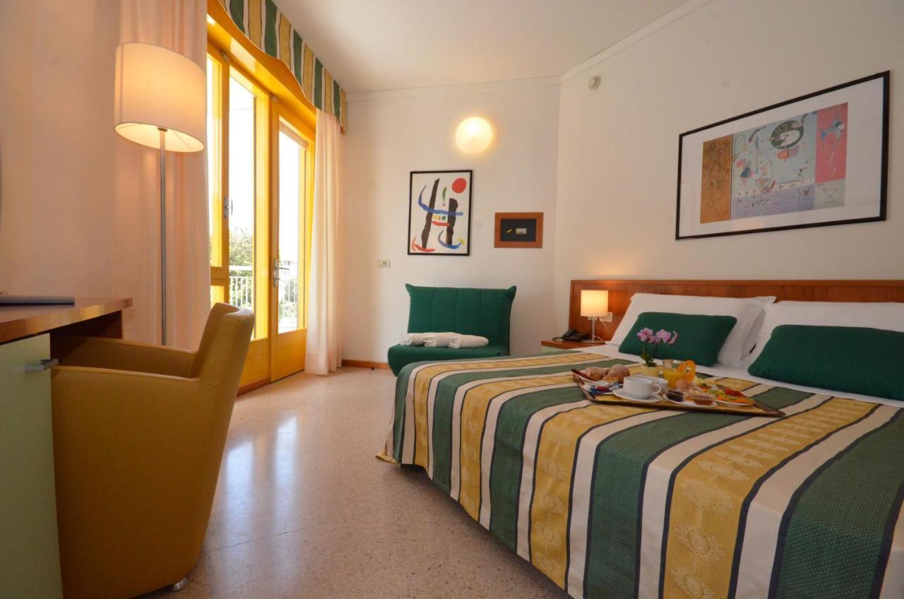 Hotel Luna Bibione Eksteriør billede