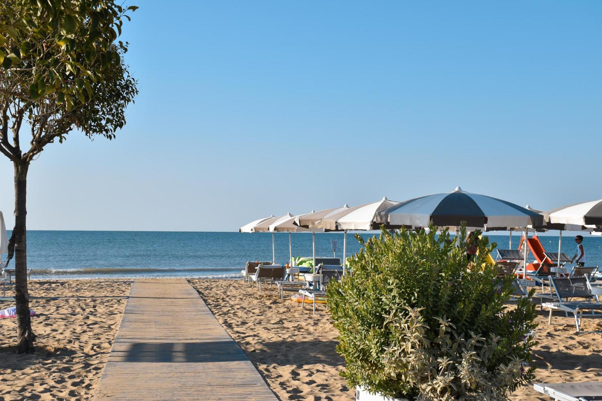 Hotel Luna Bibione Eksteriør billede